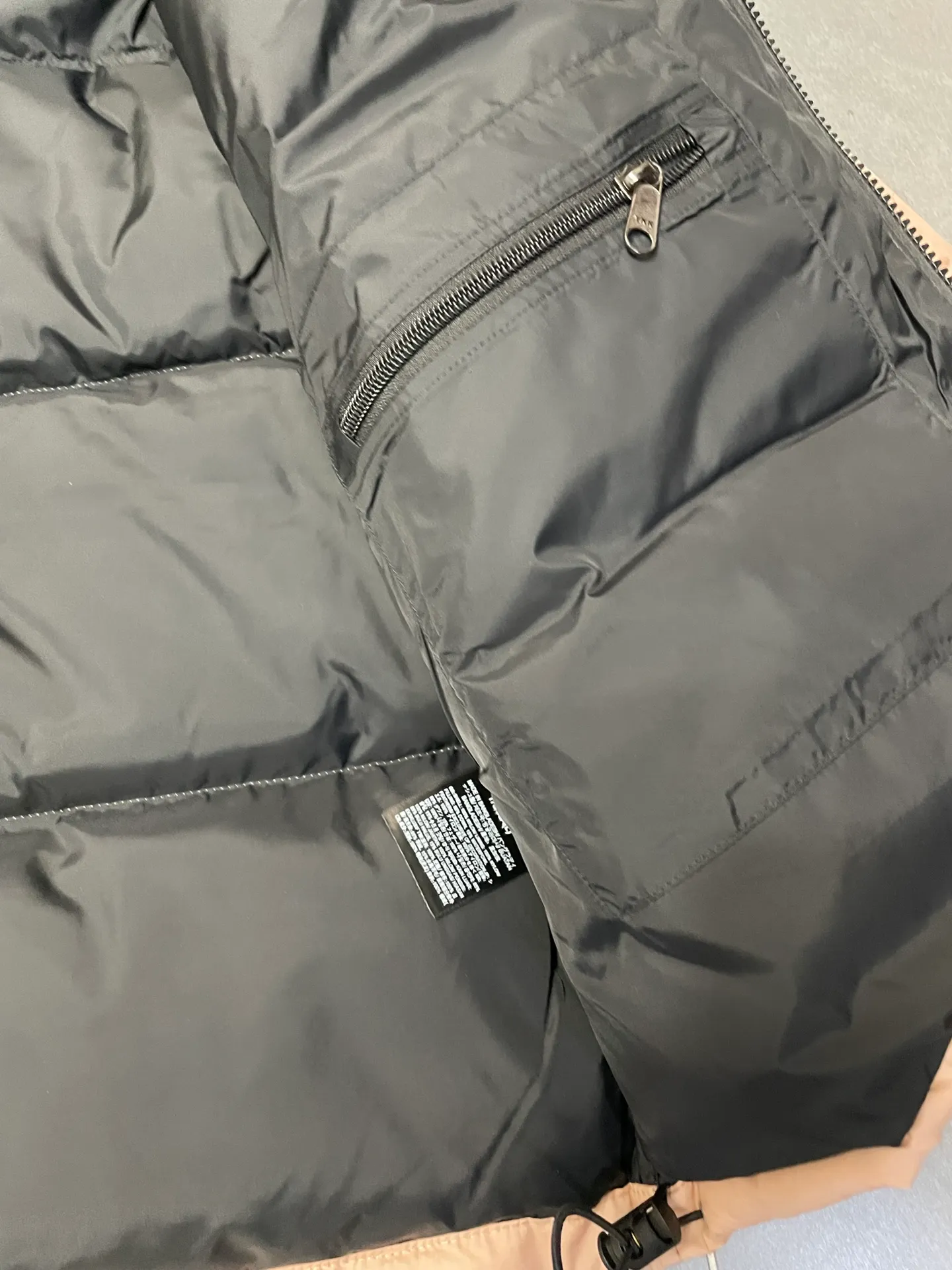 Pink 【The North Face 1996Nuptse 1996/Classic / / 】 ： The North Face" 、 。 The North Face" 。 The North Face。 。 , 。 The North Face" , Yosemite Half Dome, 。 + ： ✅ ：RDS Quality 700 / 280g ✅ ： ✅ ：YKK ISO 9000Quality ZP ✅ ：340TPremium ✅ ： ， ， Lightweight 。 ： ： DWR (DWR ） ～ ： 700 （RDS ) 1990 ， ， ， ， Lightweight 。